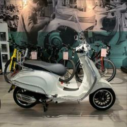 Vespa Sprint 25 KM - snorscooter - €3699,- compleet