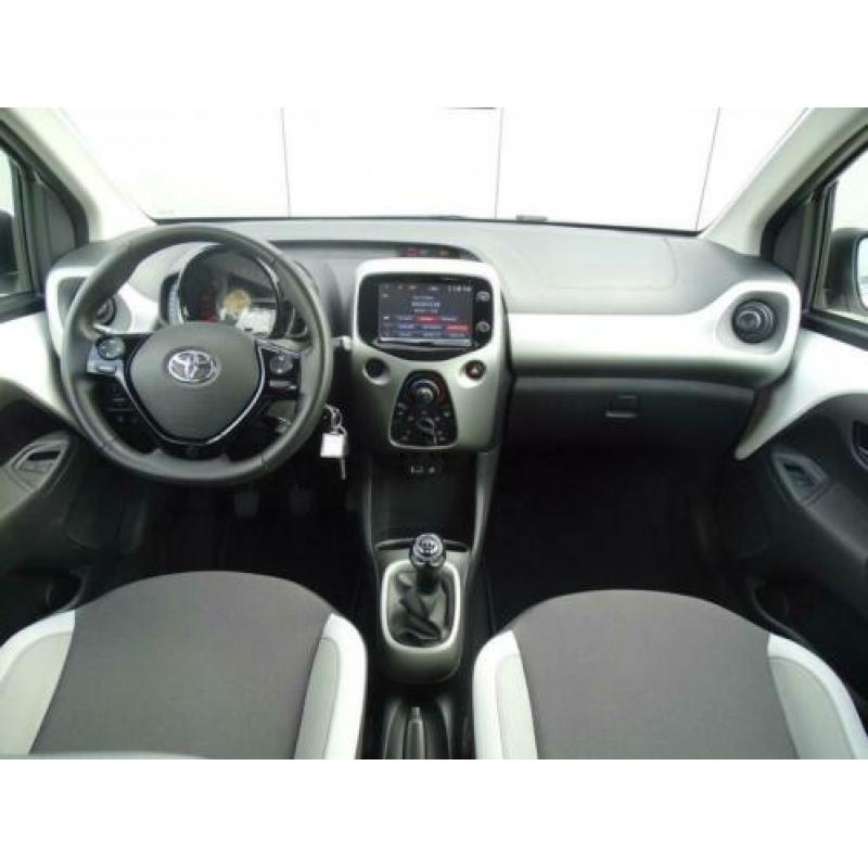 Toyota Aygo 1.0 VVT-i X-Nav 3-deurs | Airco | Navigatie | Pa