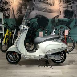 Vespa Sprint 25 KM - snorscooter - €3699,- compleet