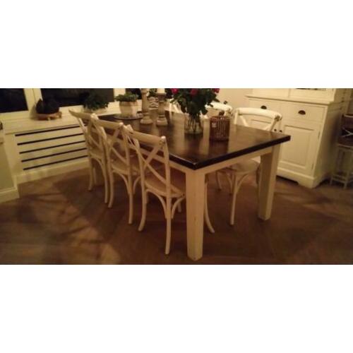 Mooie, sfeervolle, eethoek, incl. 6 stoelen