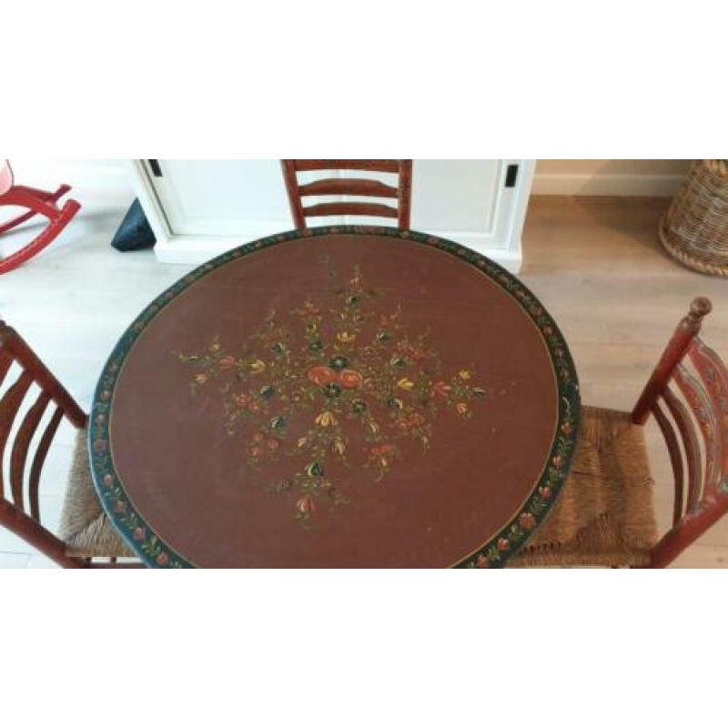 Oude Hindeloopen tafel met 4 stoelen