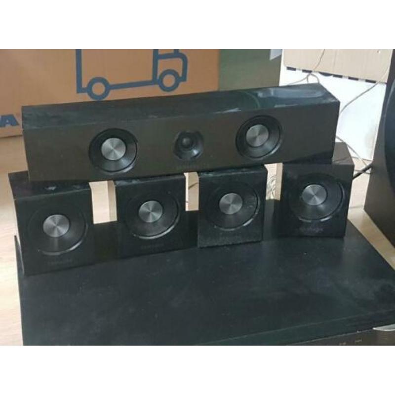 Samsung 5.1 home cinemaset. Glanzend zwart.