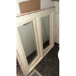 Hardhouten kozijn met dubbel glas
