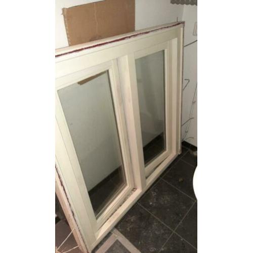 Hardhouten kozijn met dubbel glas