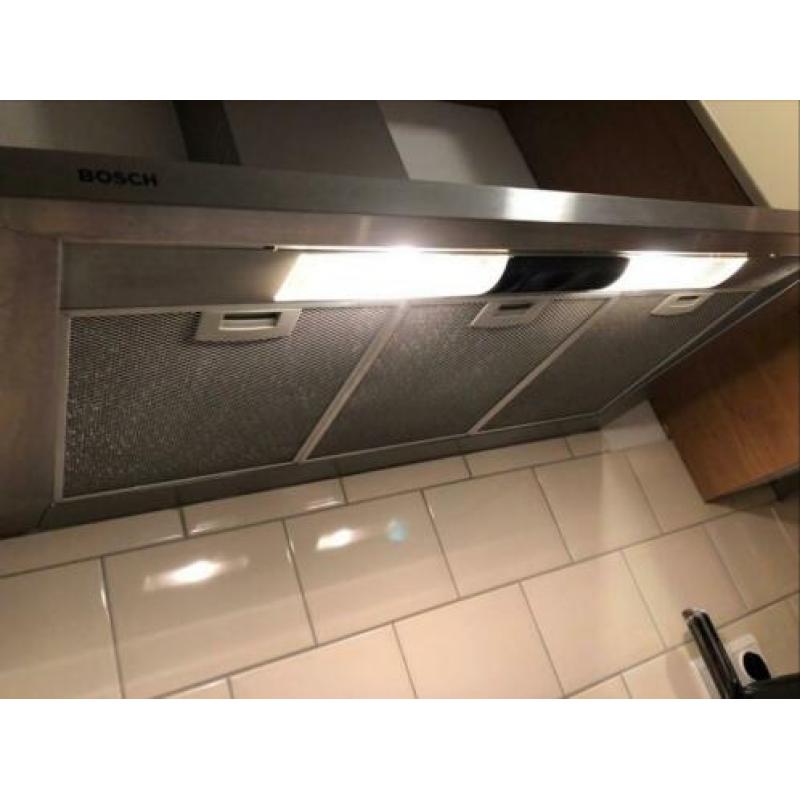 Complete keuken met Bosch apparatuur. Mei ophalen.