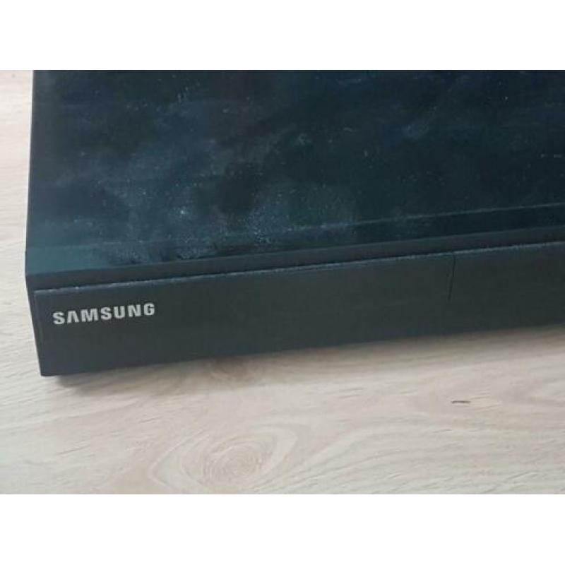 Samsung 5.1 home cinemaset. Glanzend zwart.