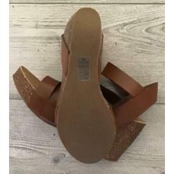 Zgan..prachtige schoenen met sleehak van BLOWFISH..mt:39