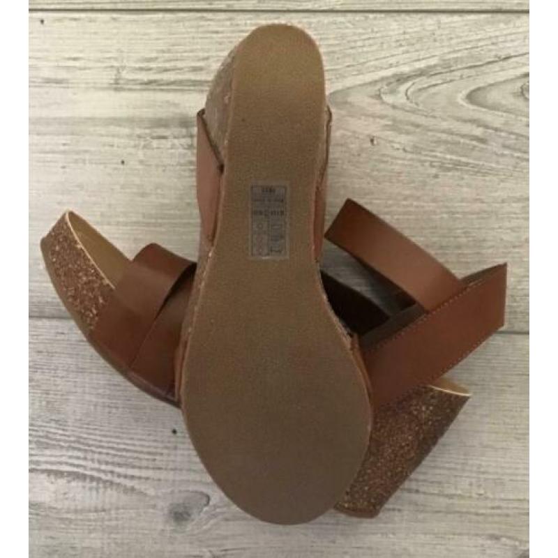 Zgan..prachtige schoenen met sleehak van BLOWFISH..mt:39
