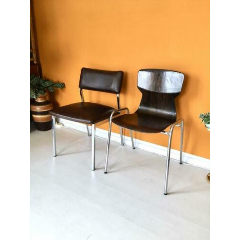 Vintage houten stoel retro schoolstoeltje cafestoel