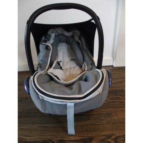 Maxi Cosi Universal 0-13 kg met verkleiner/warme voetenzak