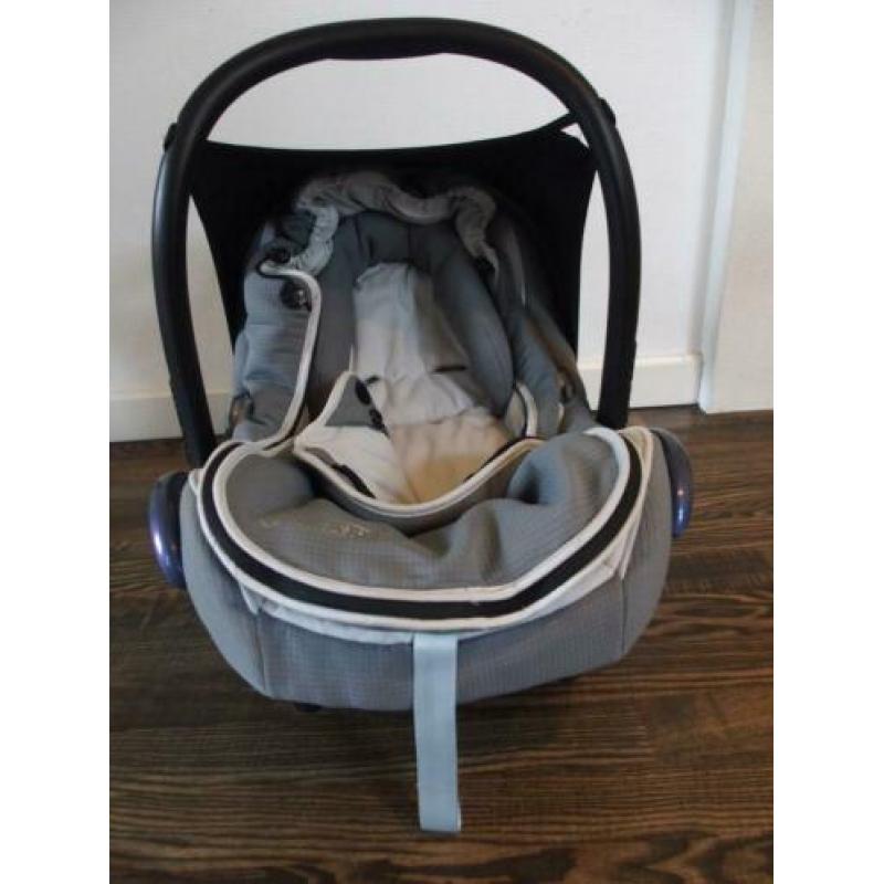 Maxi Cosi Universal 0-13 kg met verkleiner/warme voetenzak
