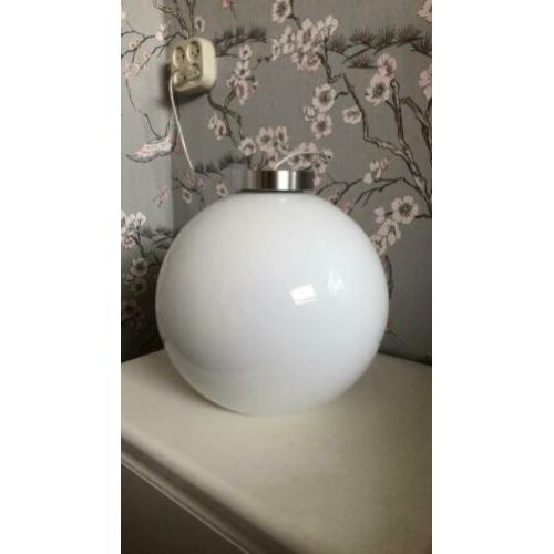 Prachtige grote melkglas bol plavondlamp