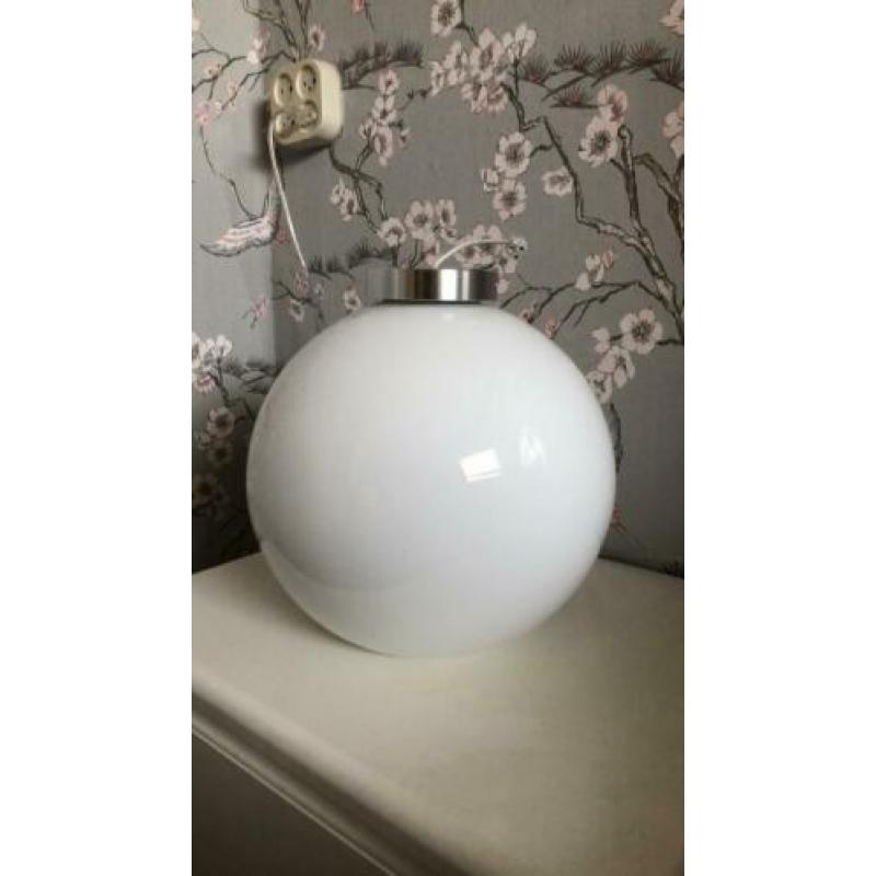 Prachtige grote melkglas bol plavondlamp