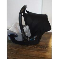 Maxi Cosi Universal 0-13 kg met verkleiner/warme voetenzak