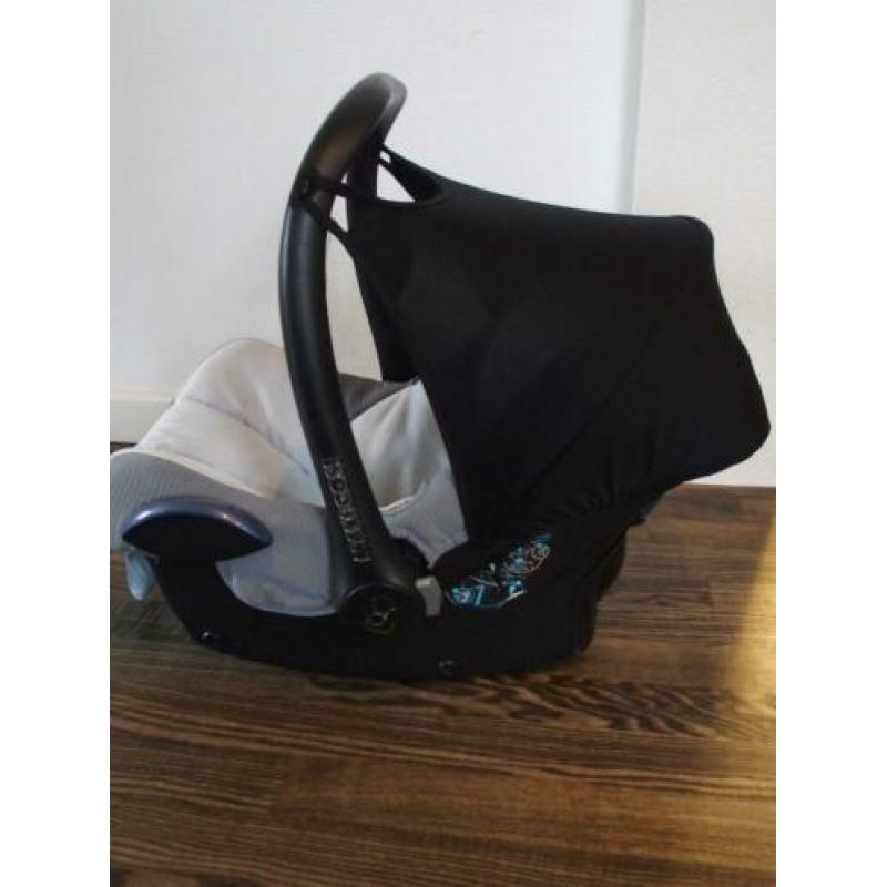 Maxi Cosi Universal 0-13 kg met verkleiner/warme voetenzak