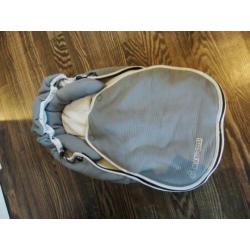 Maxi Cosi Universal 0-13 kg met verkleiner/warme voetenzak