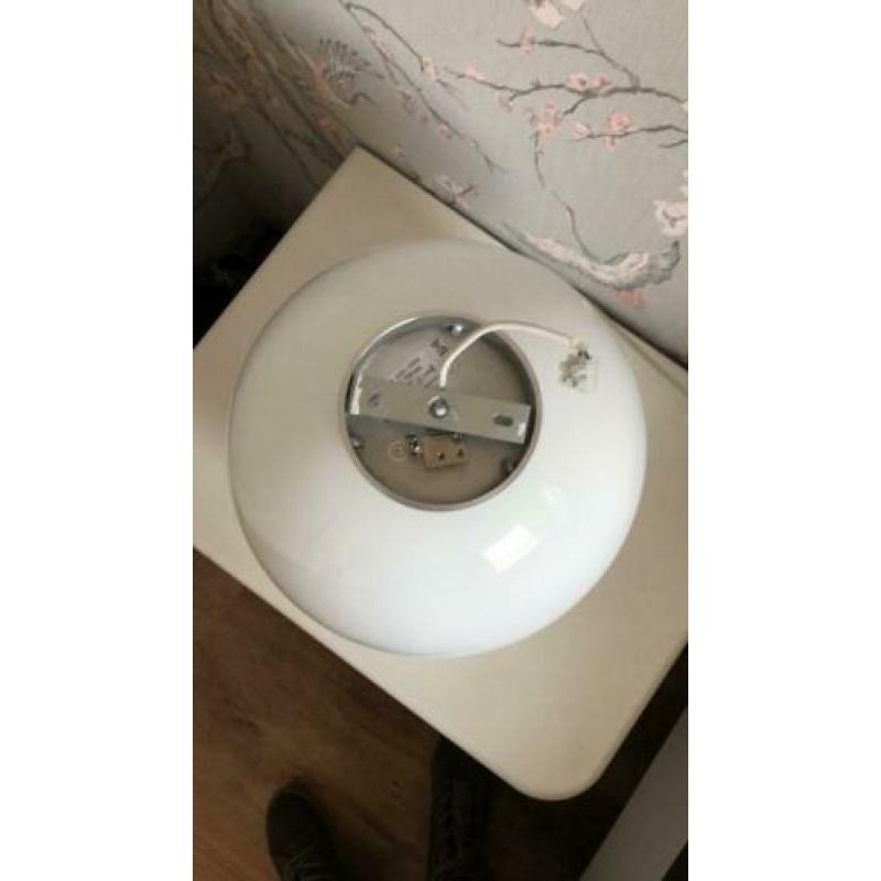 Prachtige grote melkglas bol plavondlamp