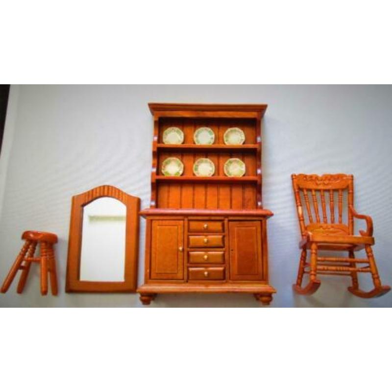 Servieskast~Hout~Schommelstoel~Spiegel~Kruk~Miniatuur~Poppen
