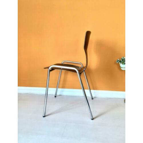 Vintage houten stoel retro schoolstoeltje cafestoel