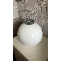 Prachtige grote melkglas bol plavondlamp