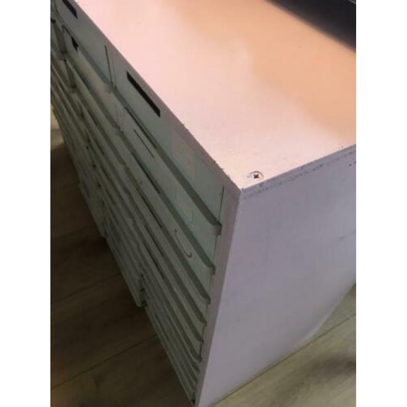 Ladekast met 40 laatjes