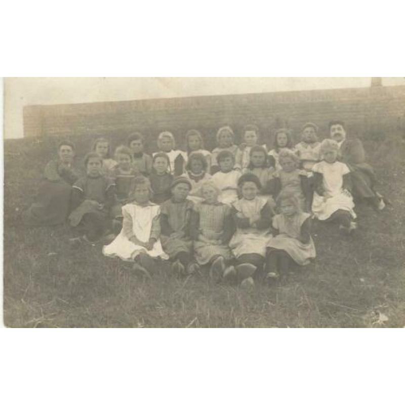 Fotokaart Terneuzen meisjes schoolklas ca 1920