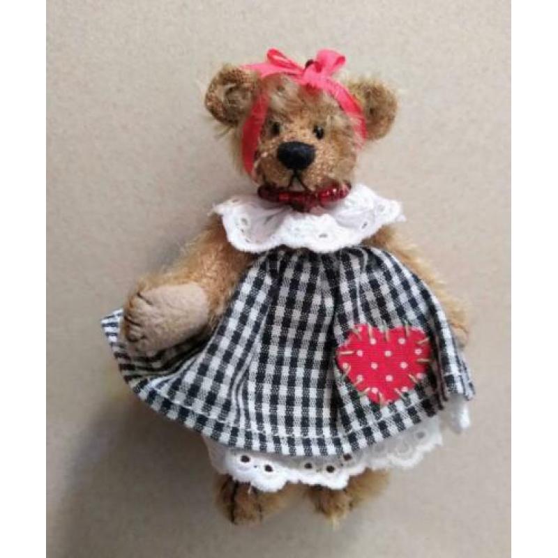 Deb Canham minibeer miniatuur beer beertje mohair Belinda