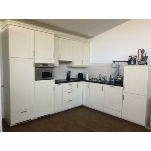 keuken met inbouwapparatuur