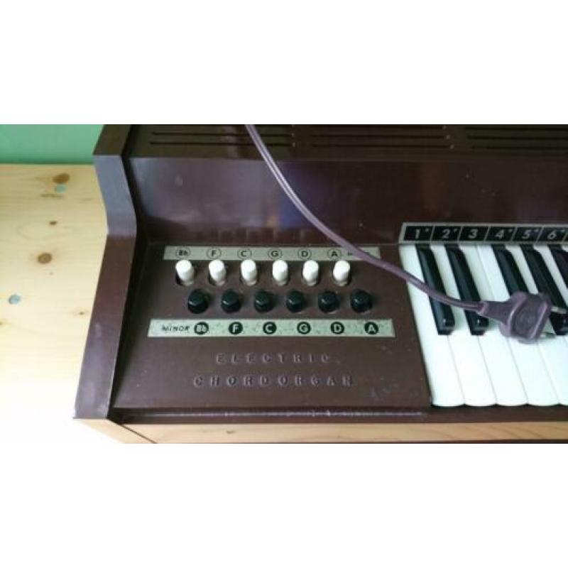 Magnus Electric Chord Organ 391, elektrisch orgel
