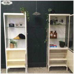 Oude apothekerskast Vitrine Vitrinekast Kast. Prijs is ps