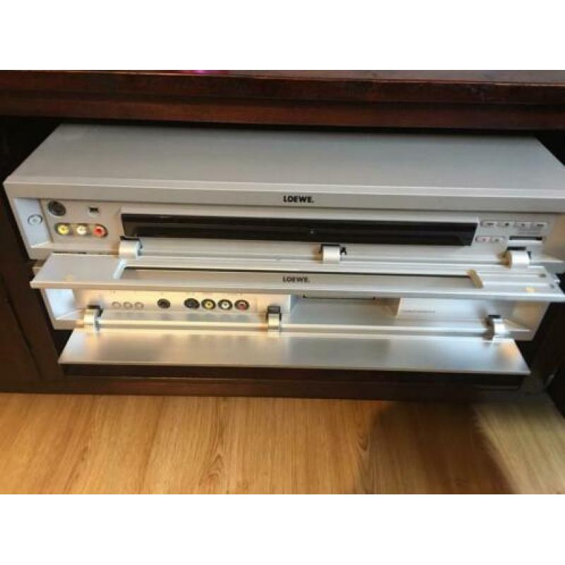 Uitstekende plasma Lowe Tv met ontvanger Dvd etc. 100cm