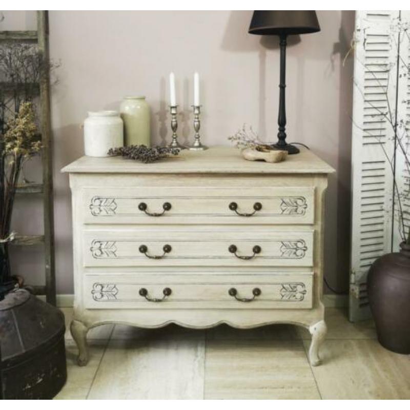 brocante Queen Ann kastje oud ladekastje landelijk interieur