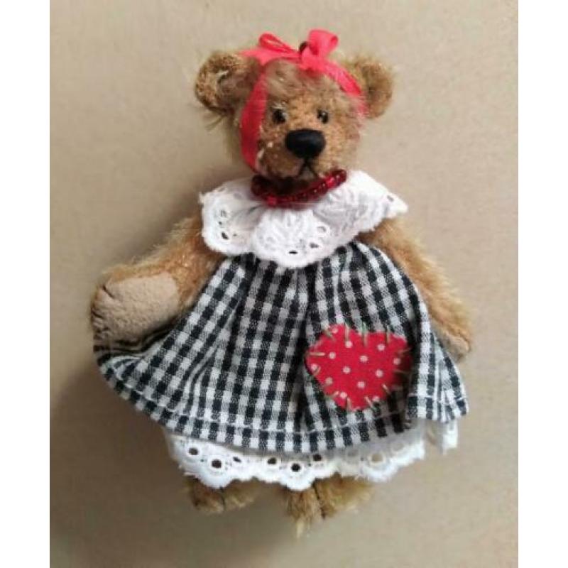 Deb Canham minibeer miniatuur beer beertje mohair Belinda