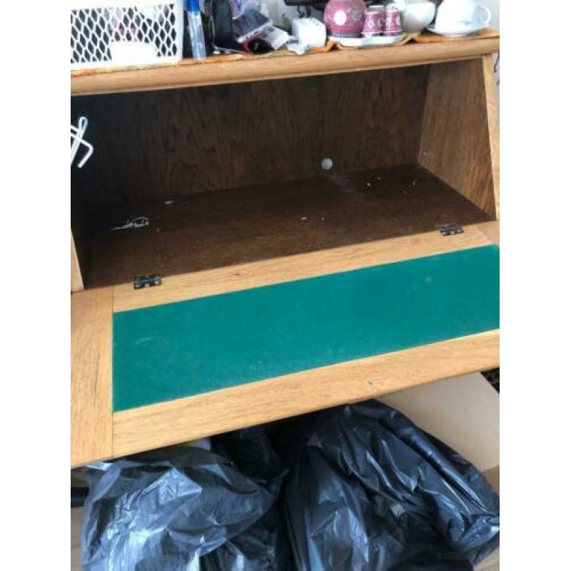 secretaire & een wandmeubel