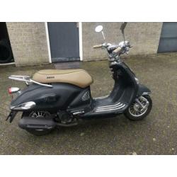 Znen scooter Retro mat zwart