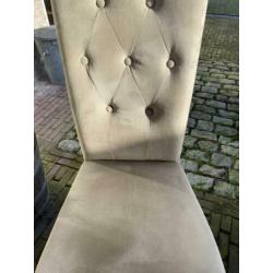 4 stoelen gestoffeerd olijf groen / zwarte pootjes.