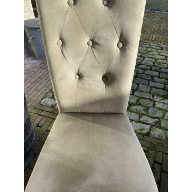 4 stoelen gestoffeerd olijf groen / zwarte pootjes.