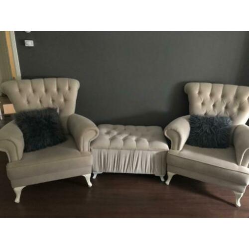 2 fauteuils + hocker licht taupe kleur