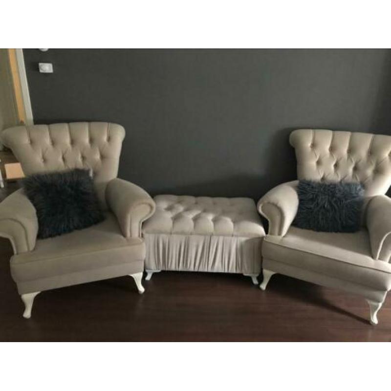2 fauteuils + hocker licht taupe kleur
