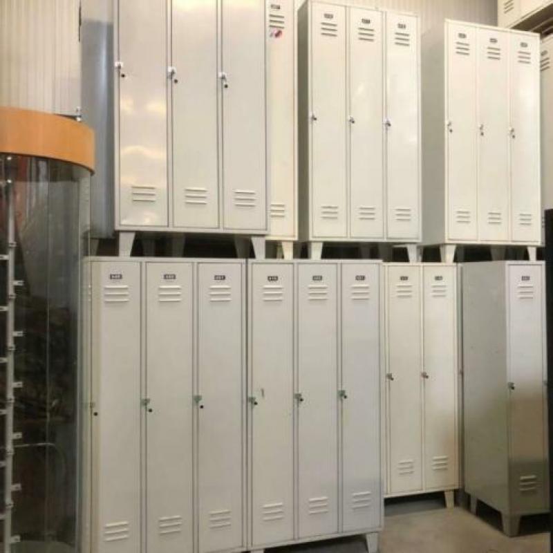 Grote partij retro vintage stalen lockers kledingkasten # 40