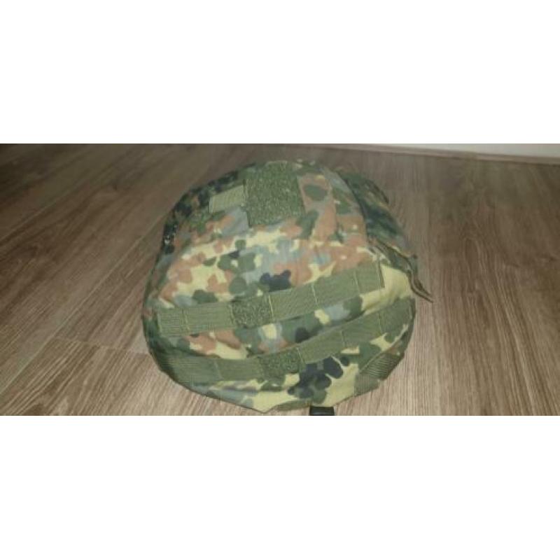 Te koop: Airsoft helm met cover en pads voor binnenkant helm