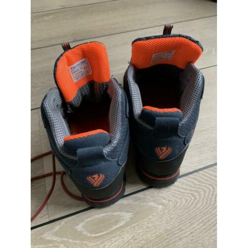 Nieuwe bergschoenen of wandelschoenen maat 40-41