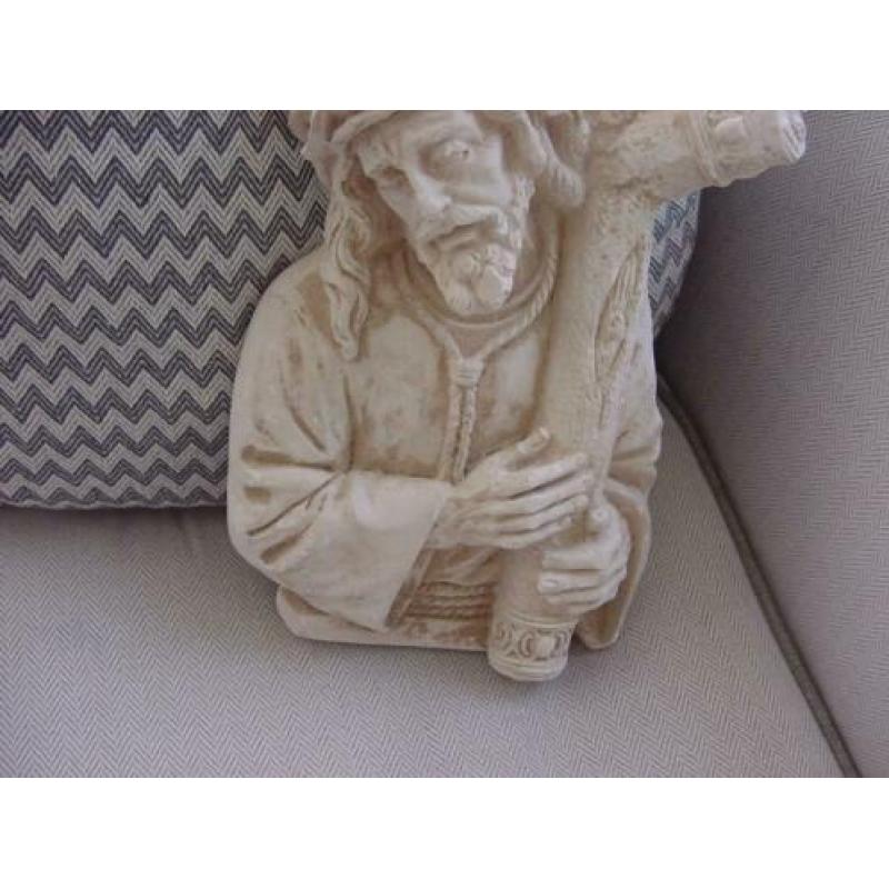 Beeld Jezus met kruis