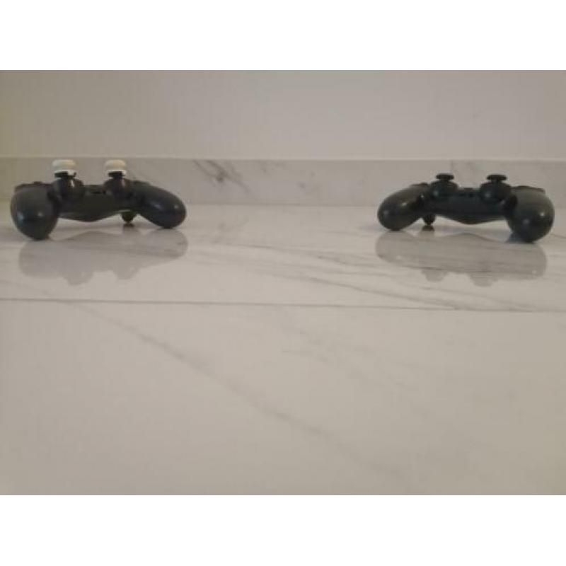PlayStation 4 Inclusief 2 Controllers en 11 GAMES!!
