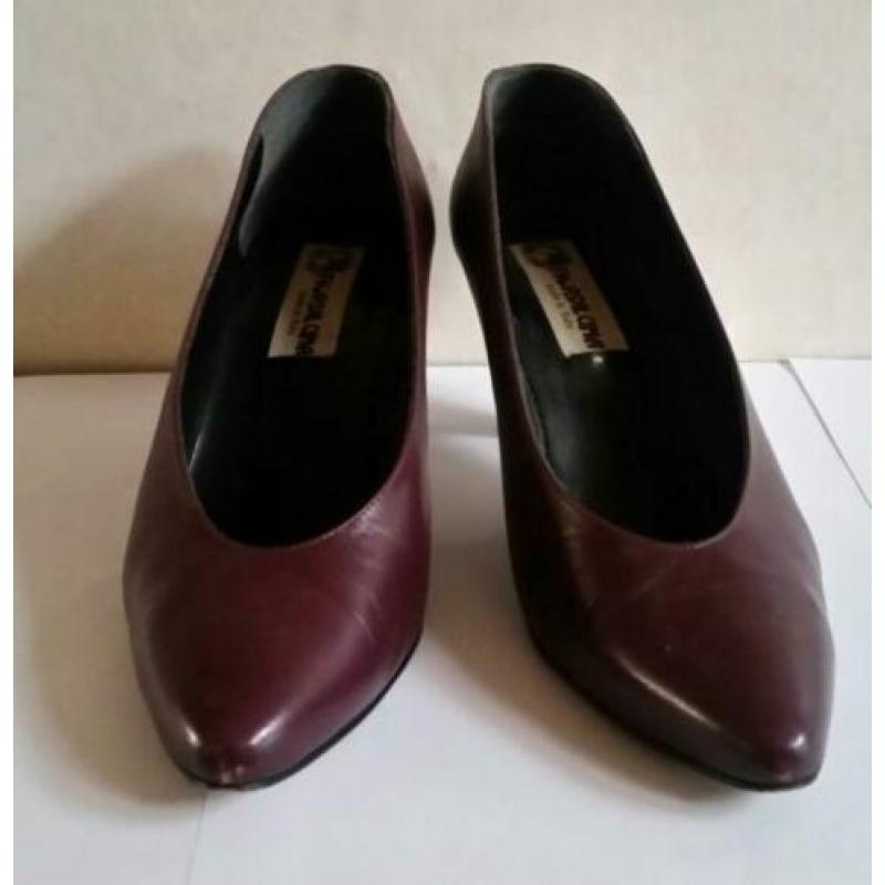 leren pumps van Fiordiluna, Italy in diep paars.