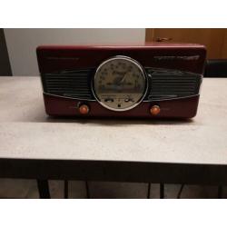 Retro platenspeler (en radio), amper gebruikt