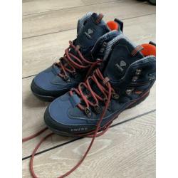 Nieuwe bergschoenen of wandelschoenen maat 40-41