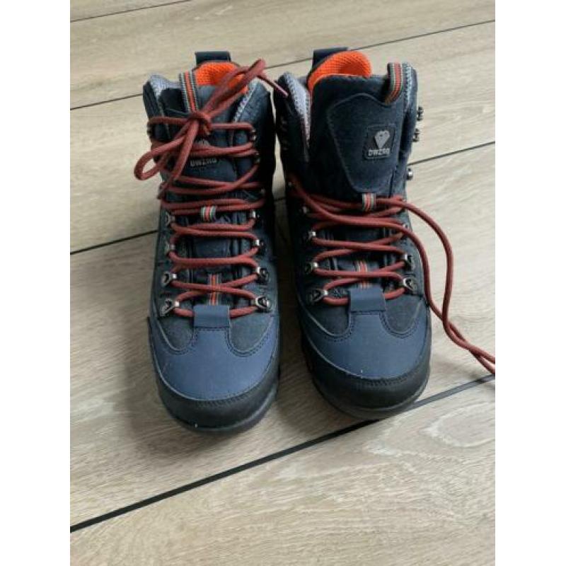 Nieuwe bergschoenen of wandelschoenen maat 40-41