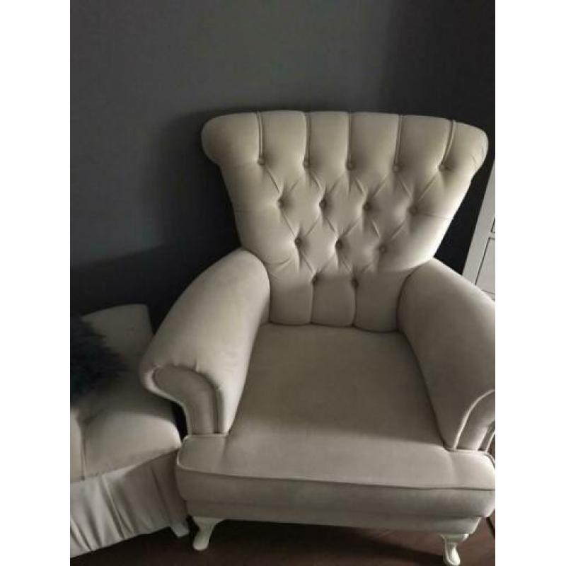 2 fauteuils + hocker licht taupe kleur