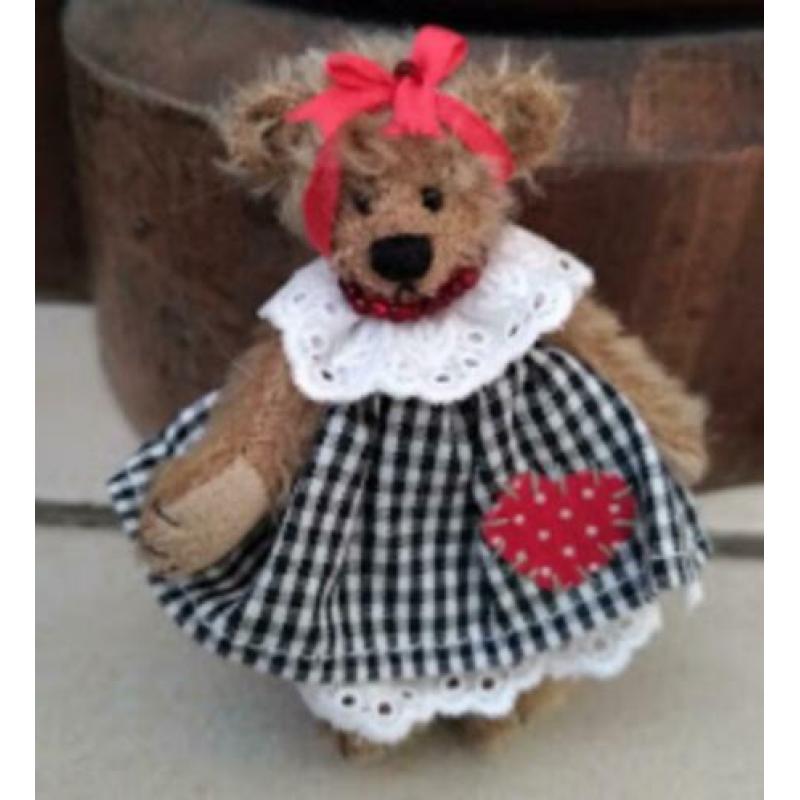 Deb Canham minibeer miniatuur beer beertje mohair Belinda